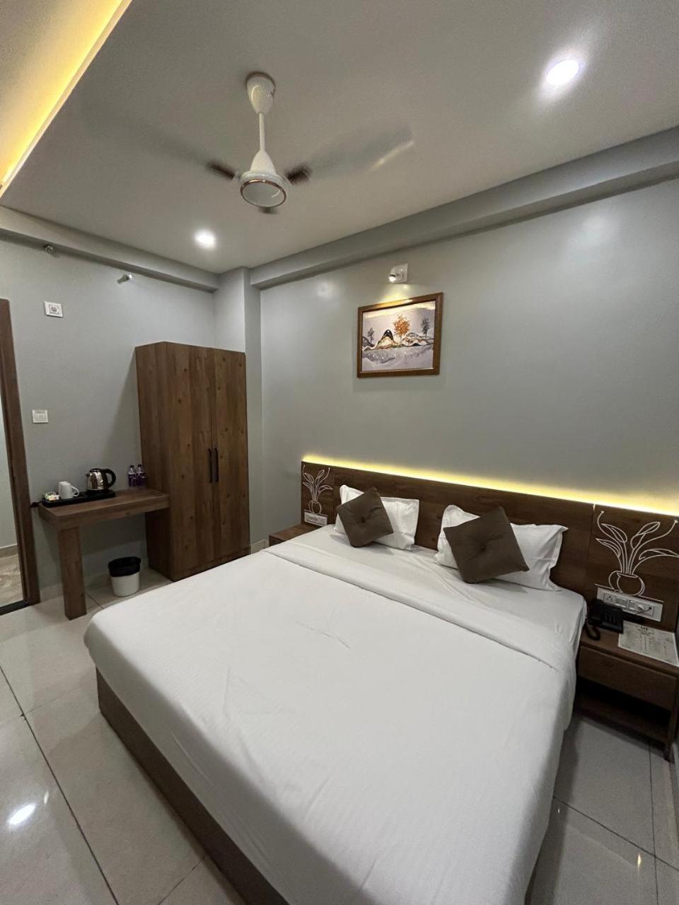 Hotel Holiday Icon Dwārka Εξωτερικό φωτογραφία