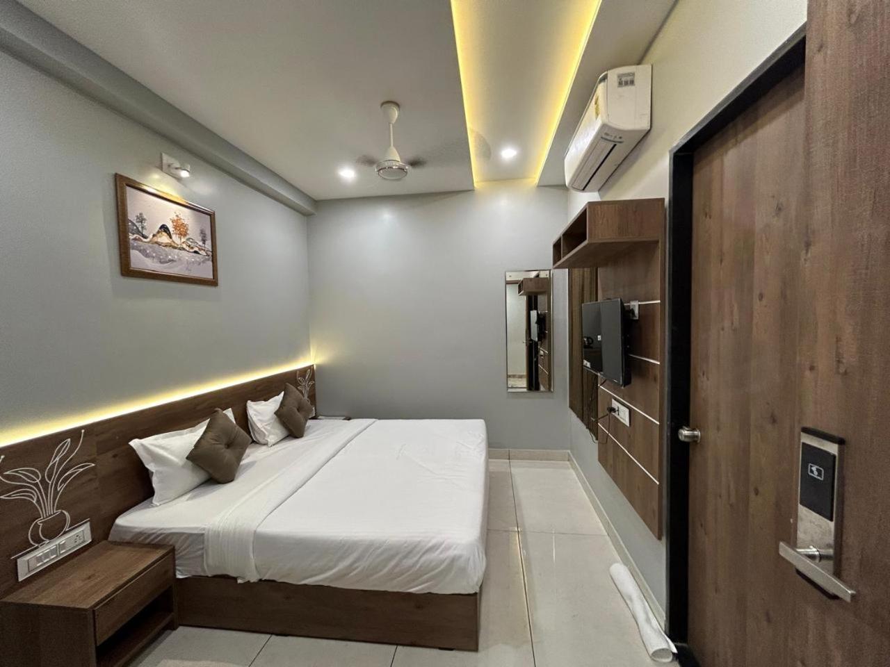 Hotel Holiday Icon Dwārka Εξωτερικό φωτογραφία