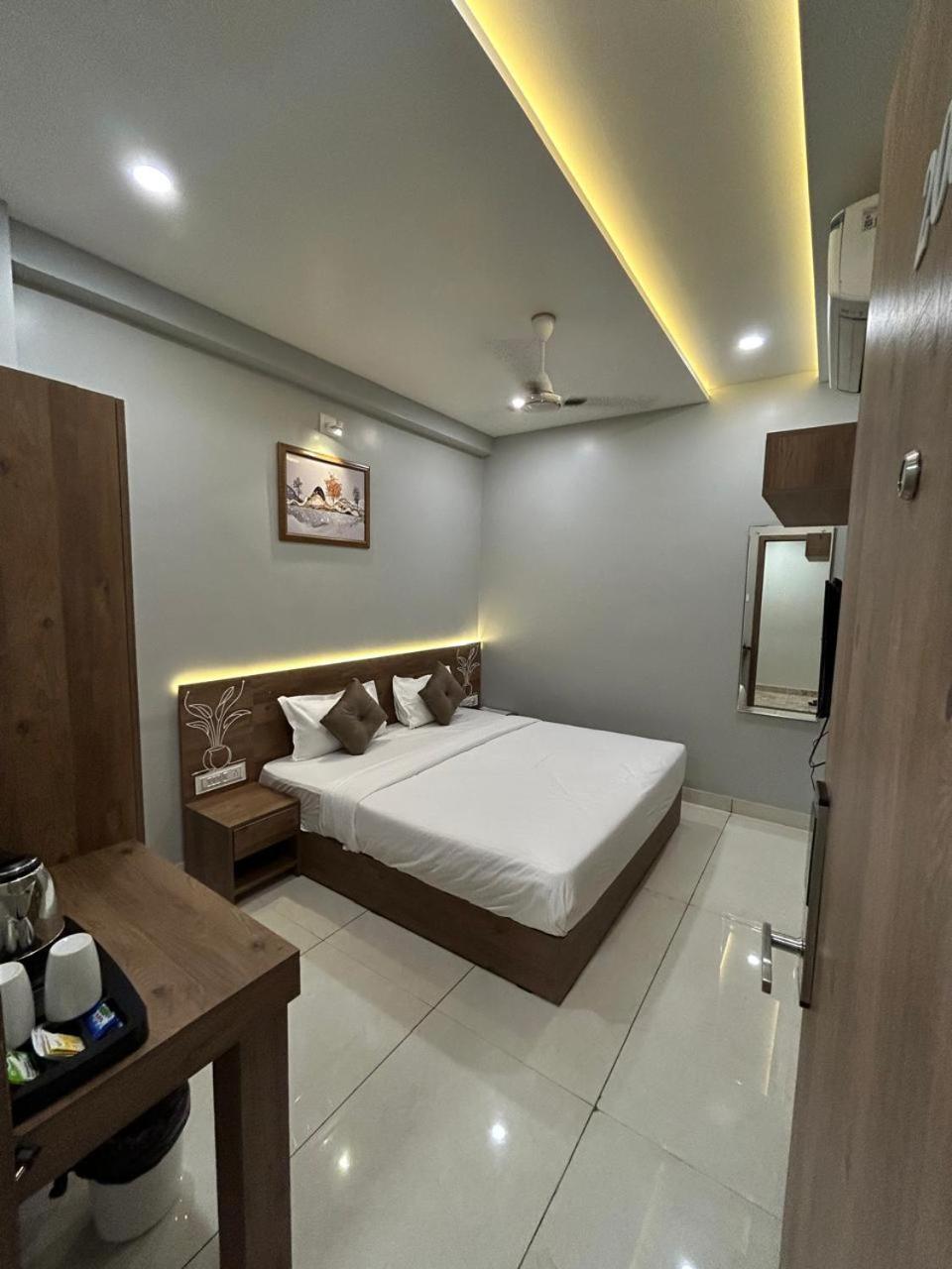 Hotel Holiday Icon Dwārka Εξωτερικό φωτογραφία