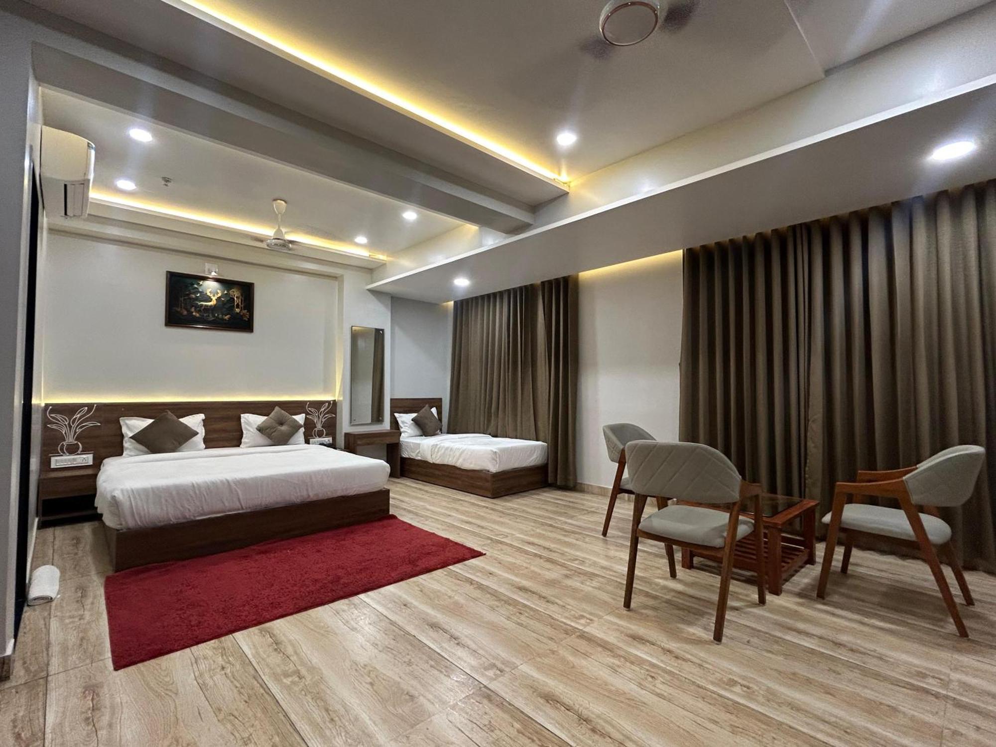 Hotel Holiday Icon Dwārka Εξωτερικό φωτογραφία