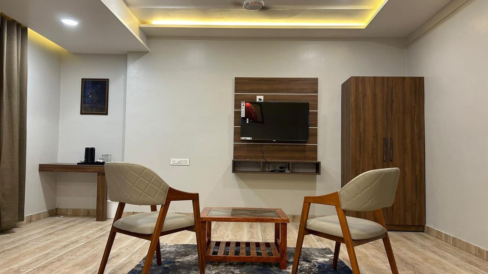 Hotel Holiday Icon Dwārka Εξωτερικό φωτογραφία