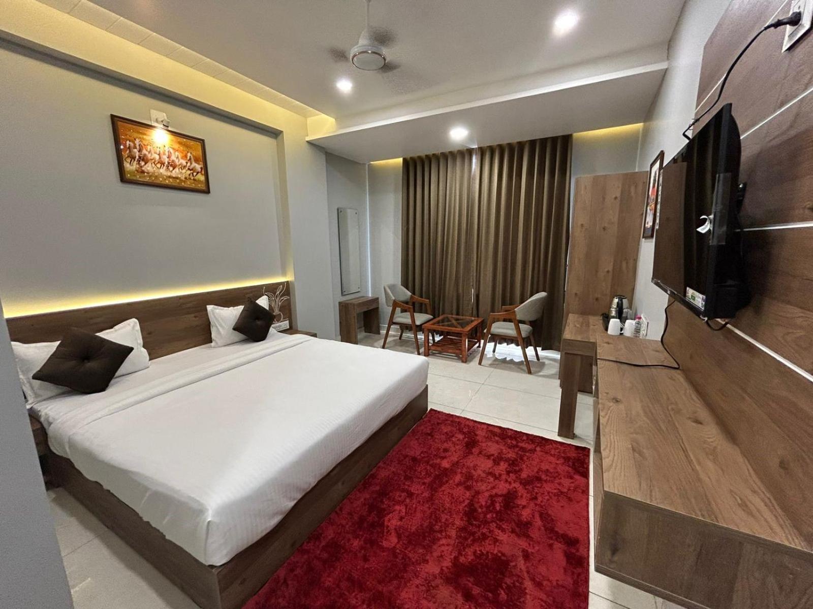 Hotel Holiday Icon Dwārka Εξωτερικό φωτογραφία